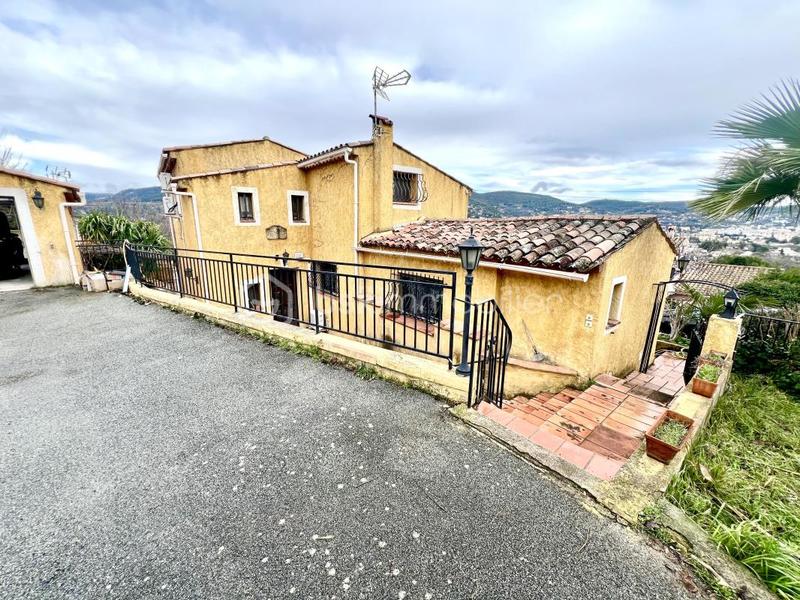 Villa - 165 m² - 6 pièces