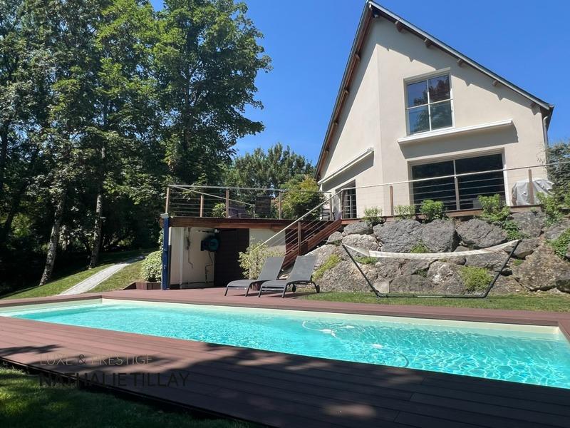 Maison - 201 m² - 7 pièces