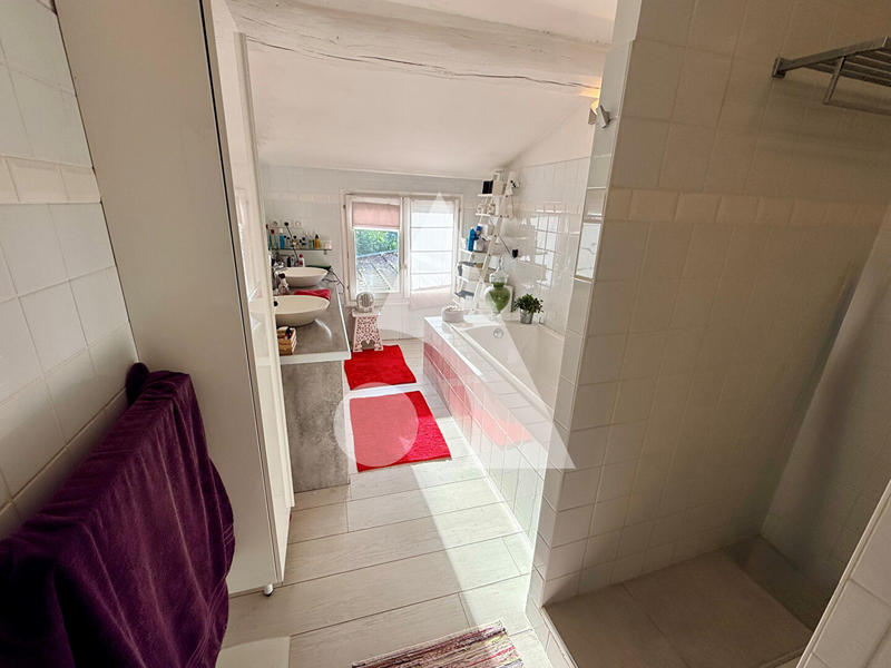 Maison - 320 m² - 8 pièces