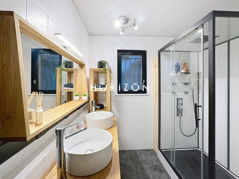 Villa - 180 m² - 8 pièces