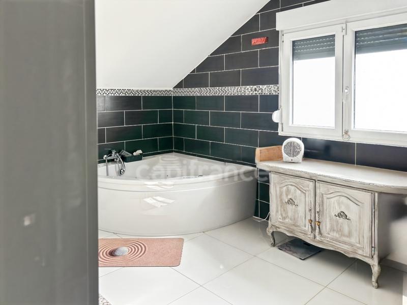 Maison - 200 m² - 5 pièces