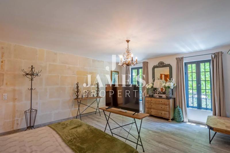 Maison - 420 m² - 8 pièces