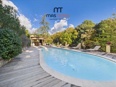 Maison - 230 m² - 6 pièces