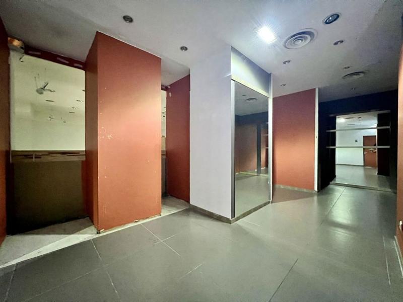 Local commercial - 200 m²