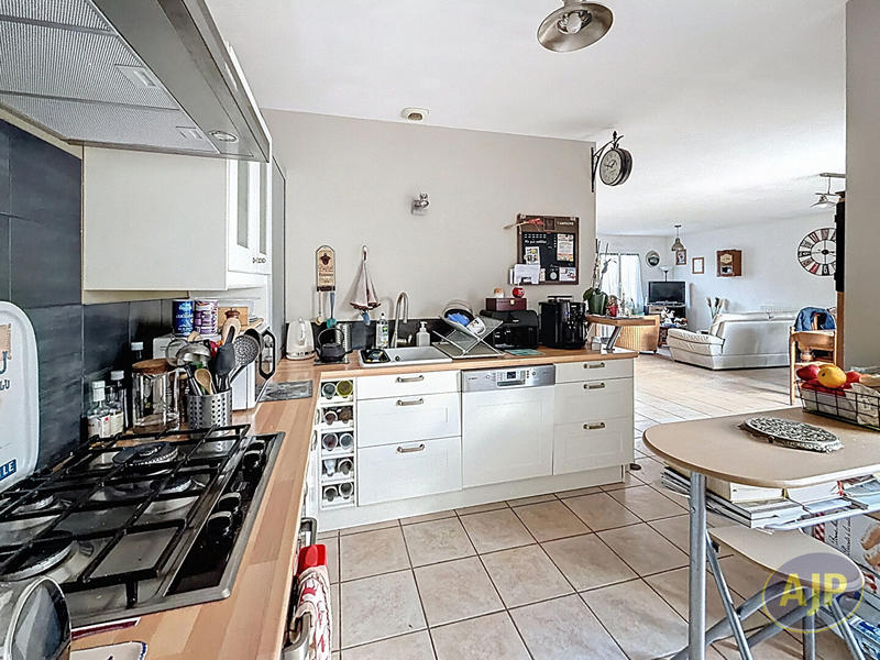 Maison - 99 m² - 5 pièces