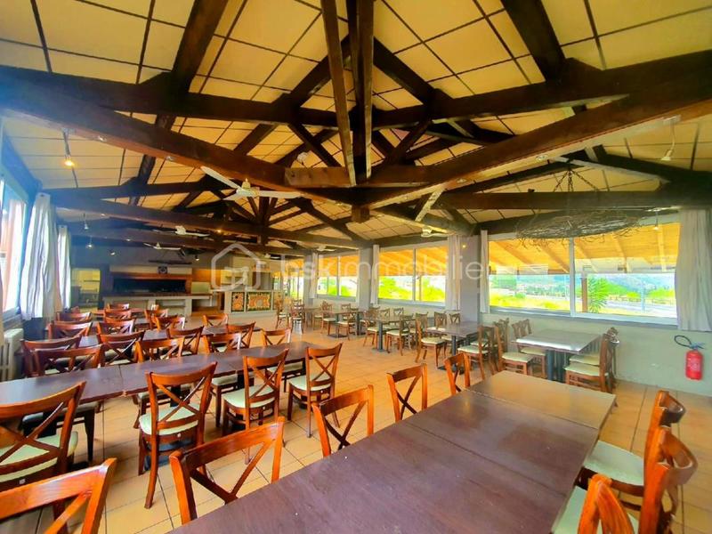 Local commercial - 229 m² - 10 pièces