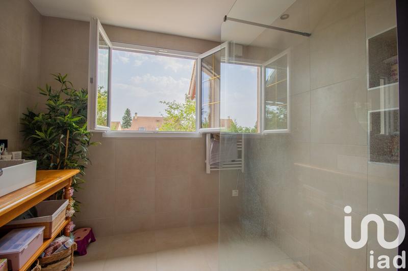 Maison - 180 m² - 8 pièces