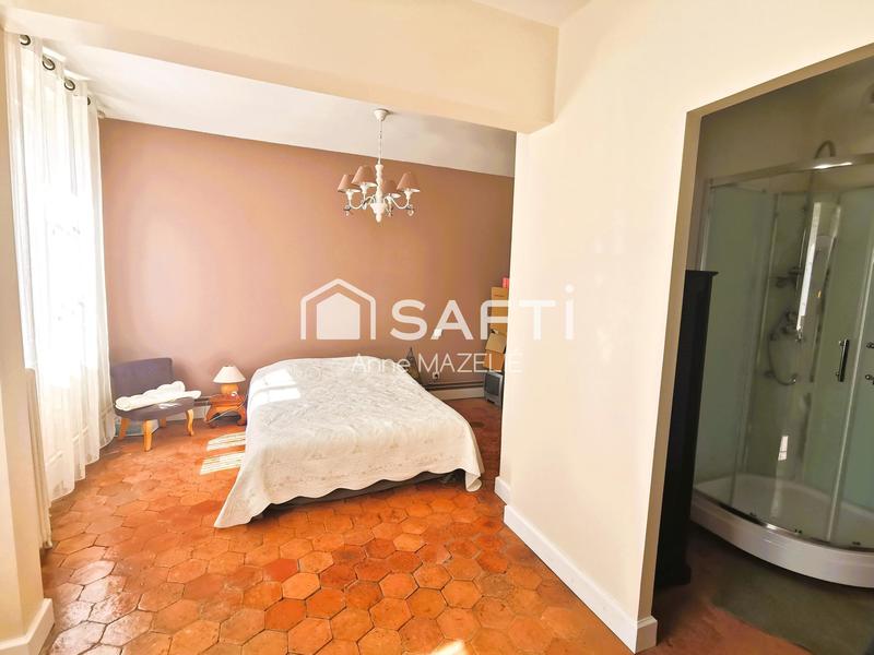 Maison - 226 m² - 7 pièces