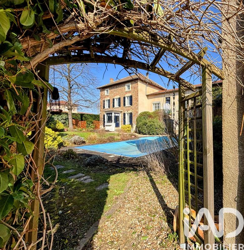 Maison - 451 m² - 12 pièces