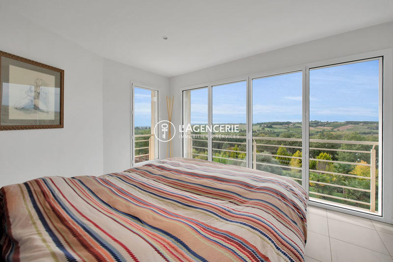 Villa - 300 m² - 9 pièces