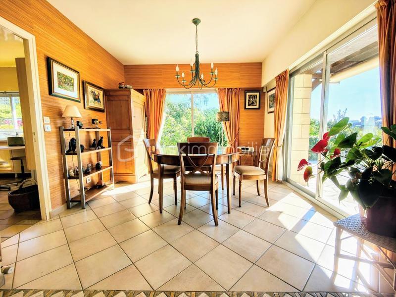 Demeure - 181 m² - 8 pièces