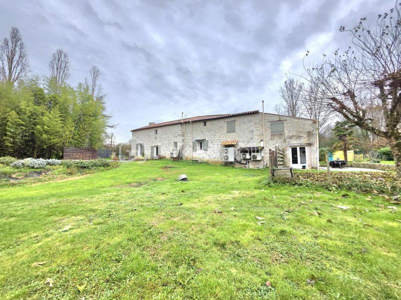 Maison en pierre - 223 m² - 8 pièces