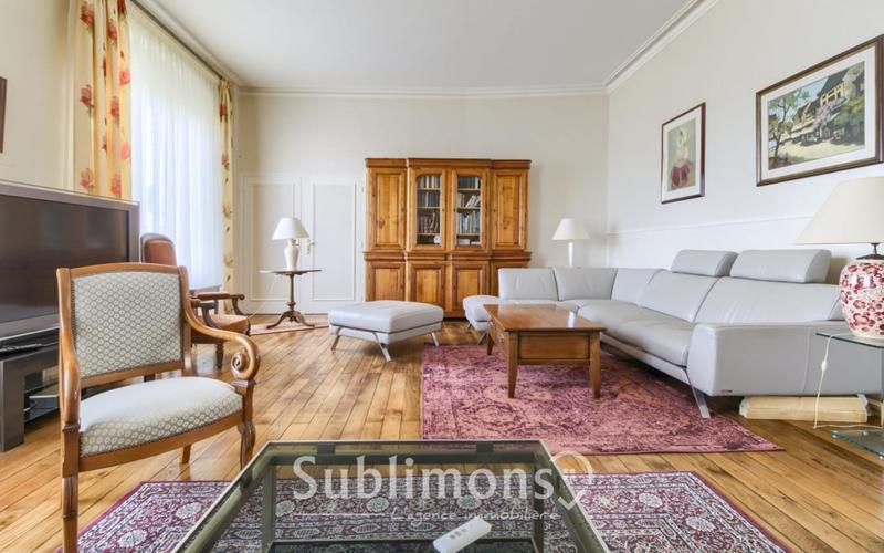 Maison bourgeoise - 274 m² - 8 pièces