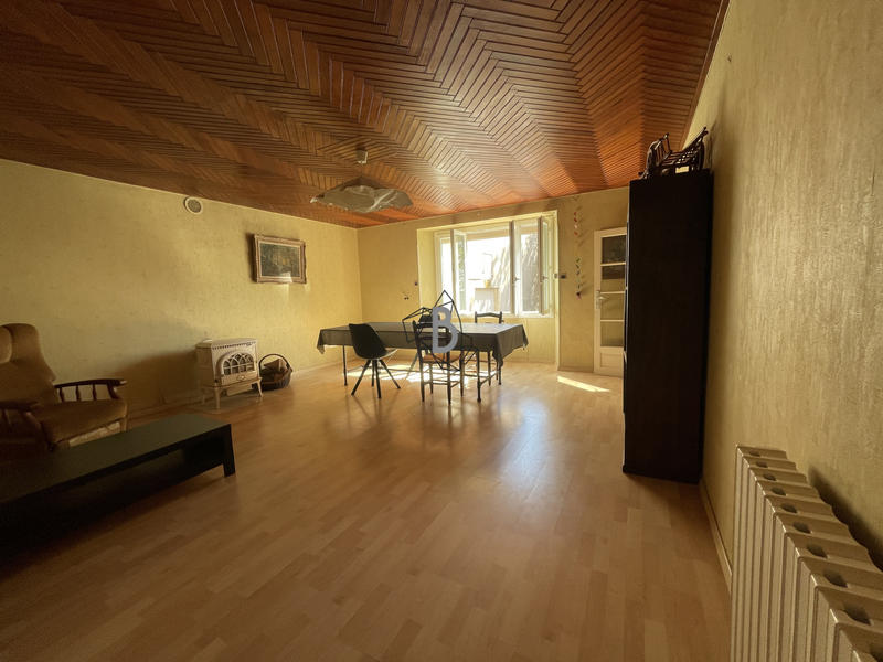 Maison - 240 m² - 8 pièces