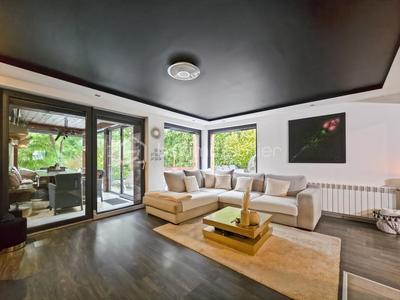 Pavillon - 150 m² - 6 pièces