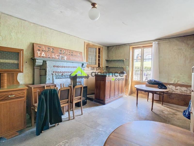 Maison de village - 216 m² - 9 pièces