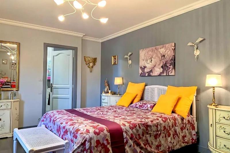 Maison - 460 m² - 14 pièces