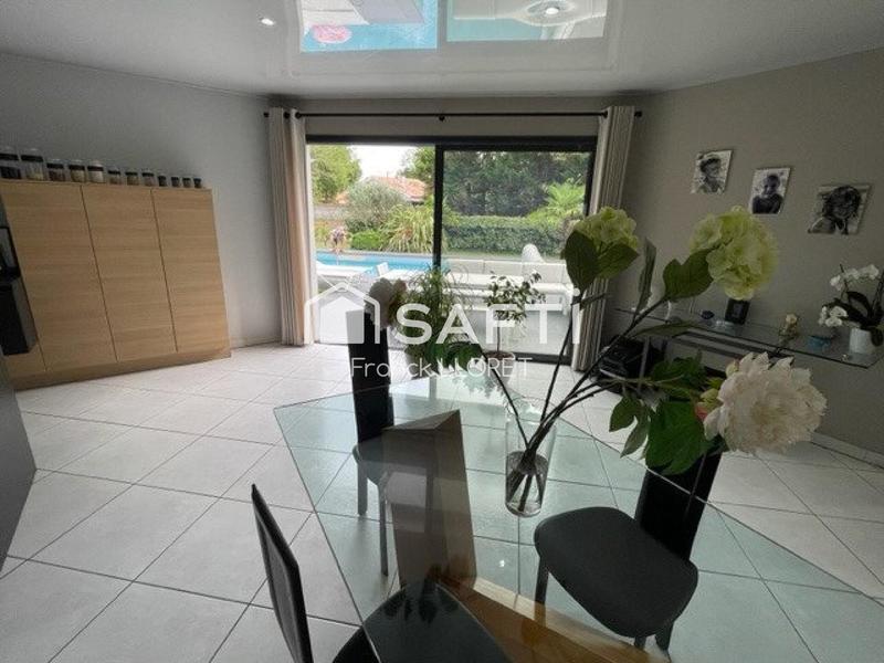 Maison - 300 m² - 11 pièces