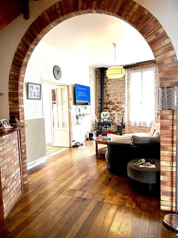 Maison - 201 m² - 7 pièces