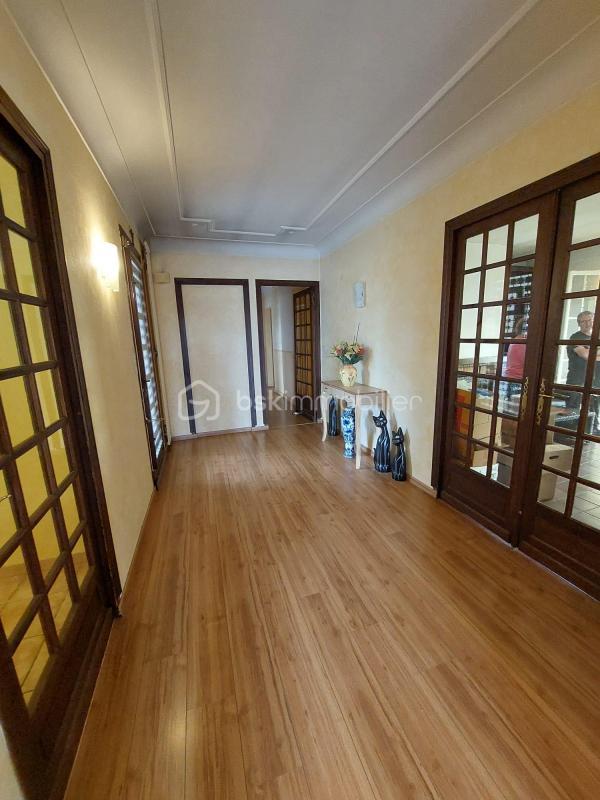 Maison - 300 m² - 10 pièces