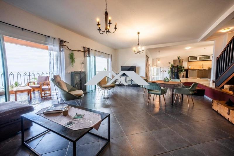 Villa - 211 m² - 7 pièces