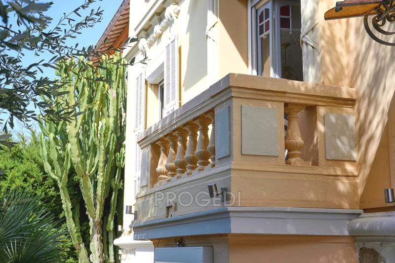 Maison de ville - 271 m² - 8 pièces