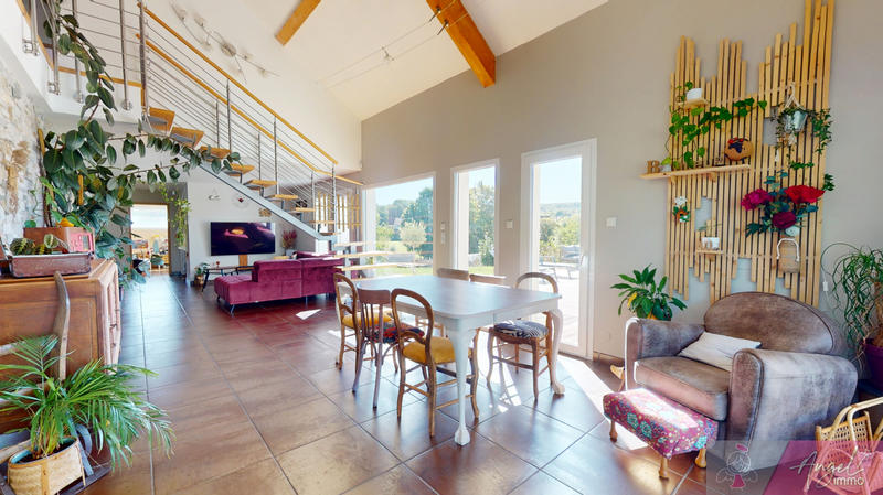 Maison - 234 m² - 10 pièces