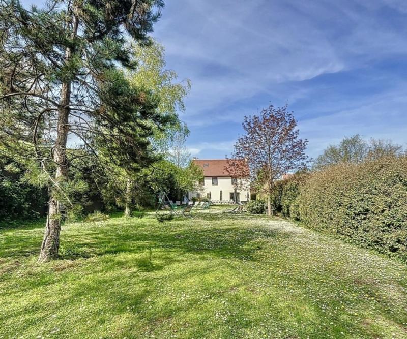 Pavillon - 256 m² - 8 pièces