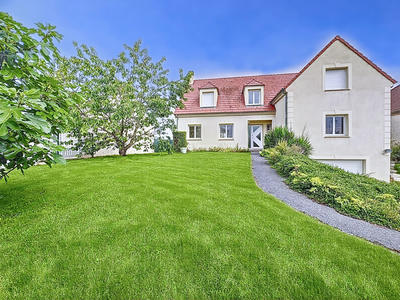 Maison - 206 m² - 8 pièces