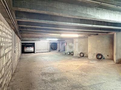Parking / Garage - 11 m²