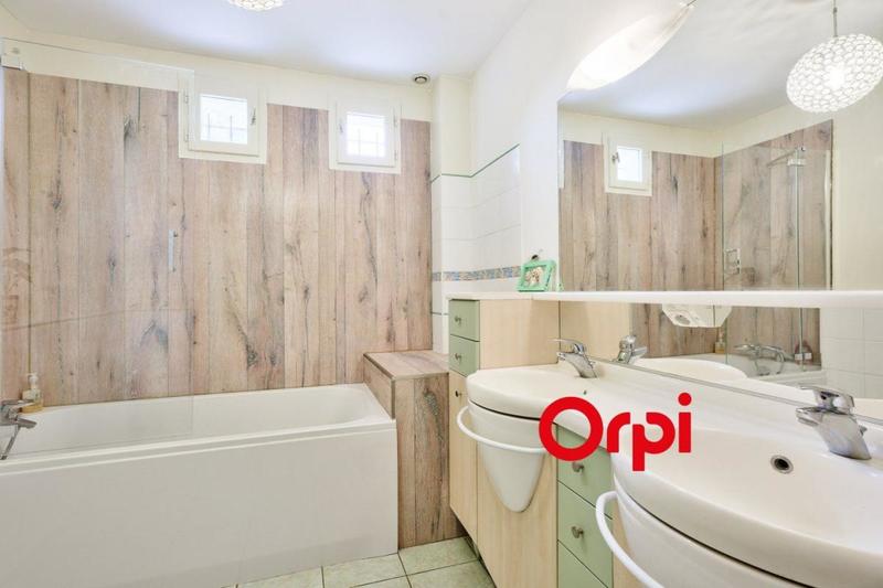 Maison - 203 m² - 6 pièces