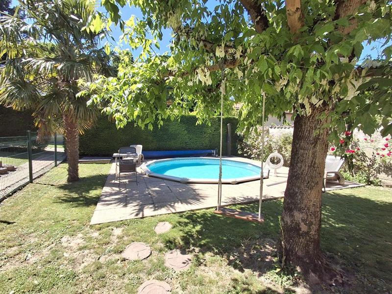 Maison - 260 m² - 6 pièces