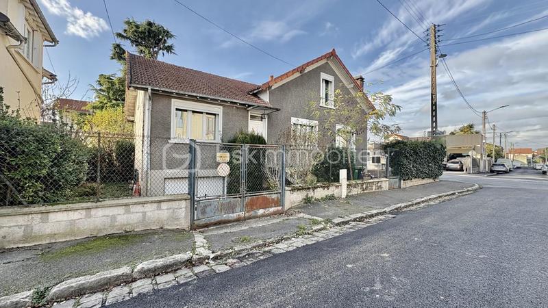 Maison traditionnelle - 93 m² - 5 pièces