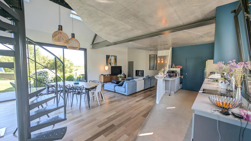 Maison - 208 m² - 5 pièces