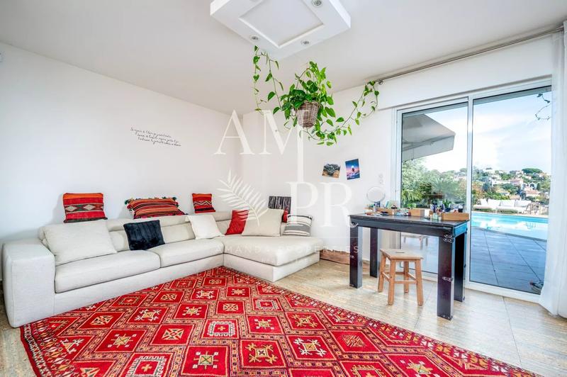 Villa - 265 m² - 6 pièces