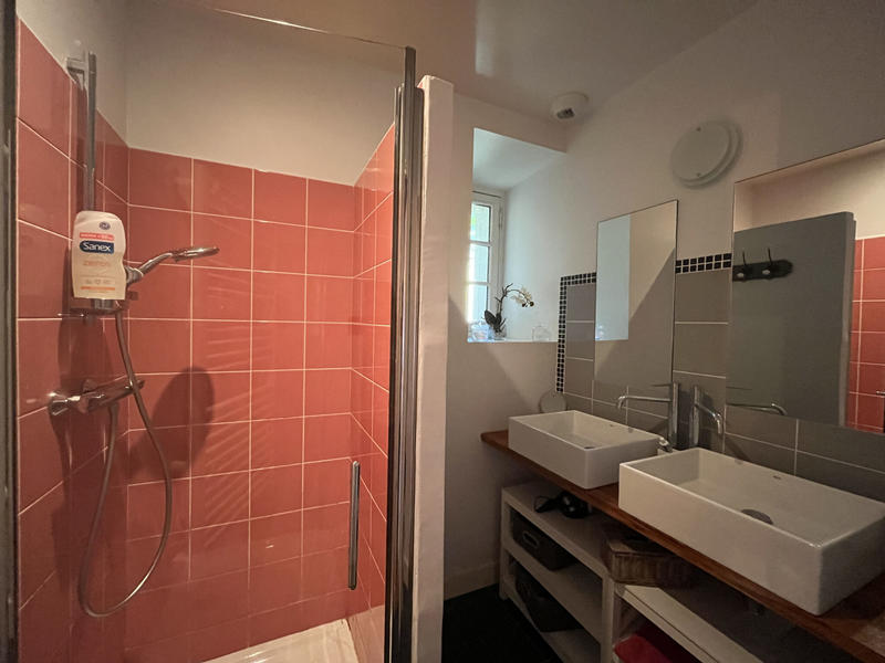 Maison - 325 m² - 11 pièces