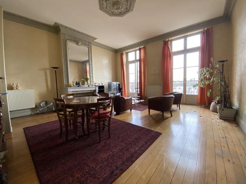 Appartement - 202 m² - 8 pièces