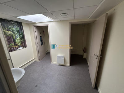Local commercial - 170 m² - 4 pièces