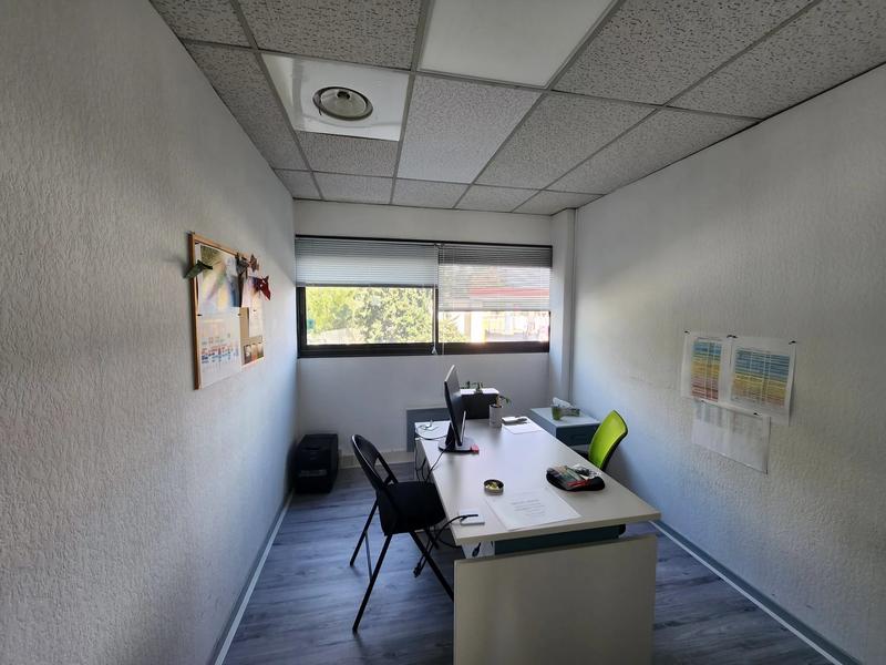 Bureau - 120 m² - 6 pièces