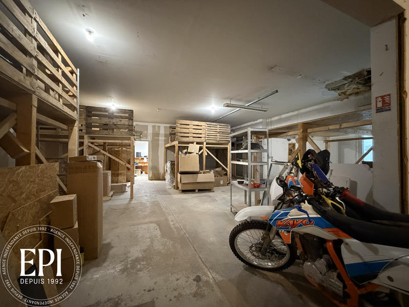 Local commercial - 588 m²