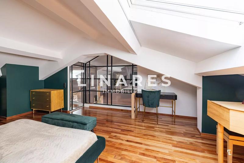 Maison - 239 m² - 6 pièces