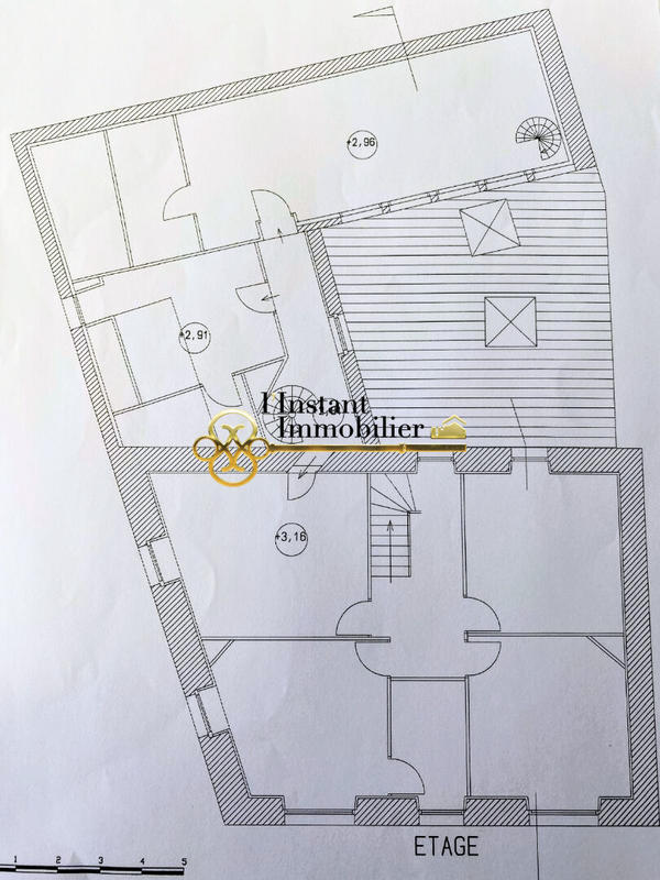 Immeuble - 377 m² - 21 pièces