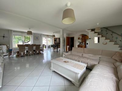 Maison - 175 m² - 9 pièces