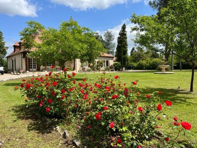 Maison traditionnelle - 270 m² - 6 pièces