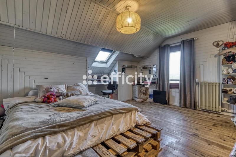 Maison - 228 m² - 9 pièces