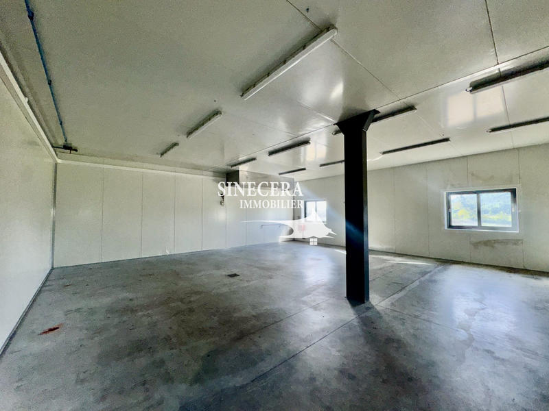 Local commercial - 10 102 m²