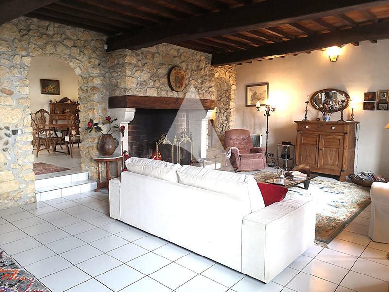 Maison - 260 m² - 7 pièces