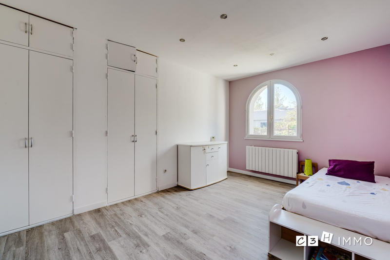 Maison - 218 m² - 7 pièces