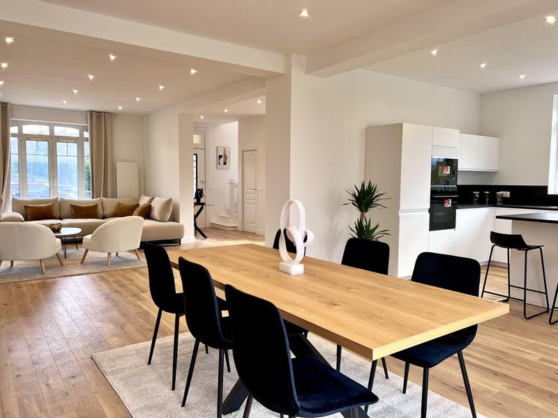 Maison - 214 m² - 8 pièces