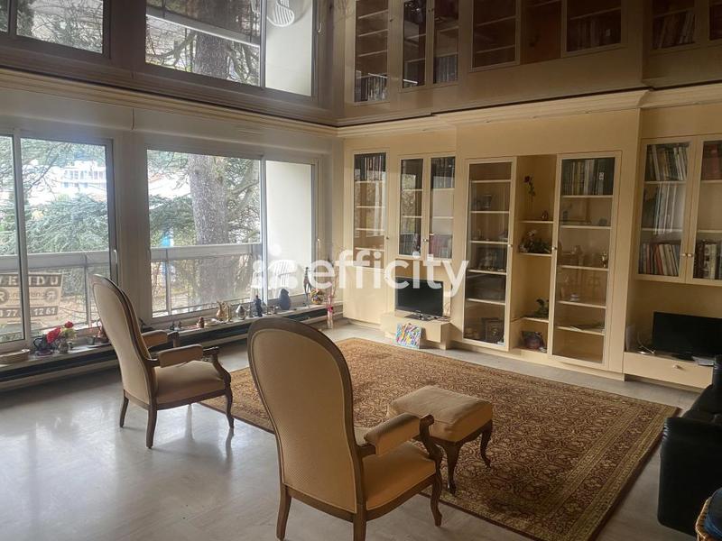 Appartement - 144 m² - 6 pièces